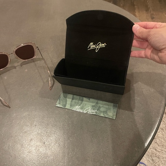 Maui Jim Violet Lake Sunglasses in Sunrise with pink transparent lenses - Picture 7 of 9